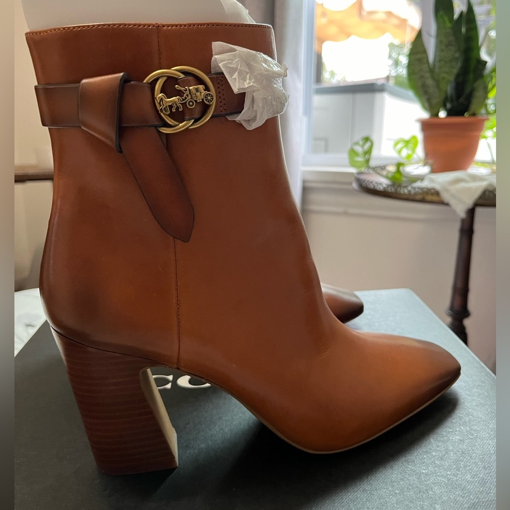 NWT- COACH Teri Leather Bootie. Light Saddle. Size 10